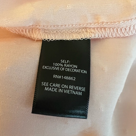 NWT TORRID LIGHT PINK SWISS DOT CROCHET INSET TOP - Picture 5 of 7